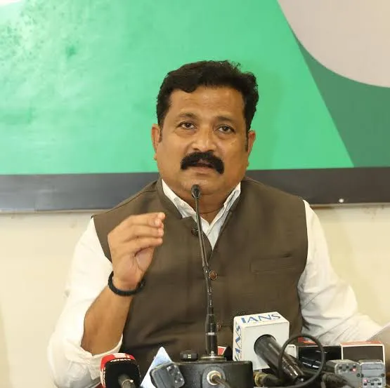 MPSC मधून सरळ सेवा भरतीने अधिकारी बनवण्याच्या तरुणांच्या स्वप्नावर भाजपा सरकारचा बुलडोझर - अतुल लोंढे