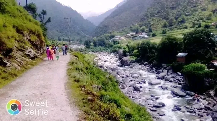 हिमाचल प्रदेश के कांगडा जिले के विधानसभा क्षेत्र शाहपुर के तहत आनेवाली बोह के खवरु महादेव शिव बना आस्था का केंद्र