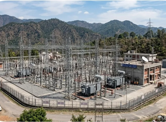 1 सितंबर से J&K में फिर बिजली के दाम बढ़ाएंगे,
200 यूनिट के पार गए तो जेब का बोझ बढ़ाएंगे!
