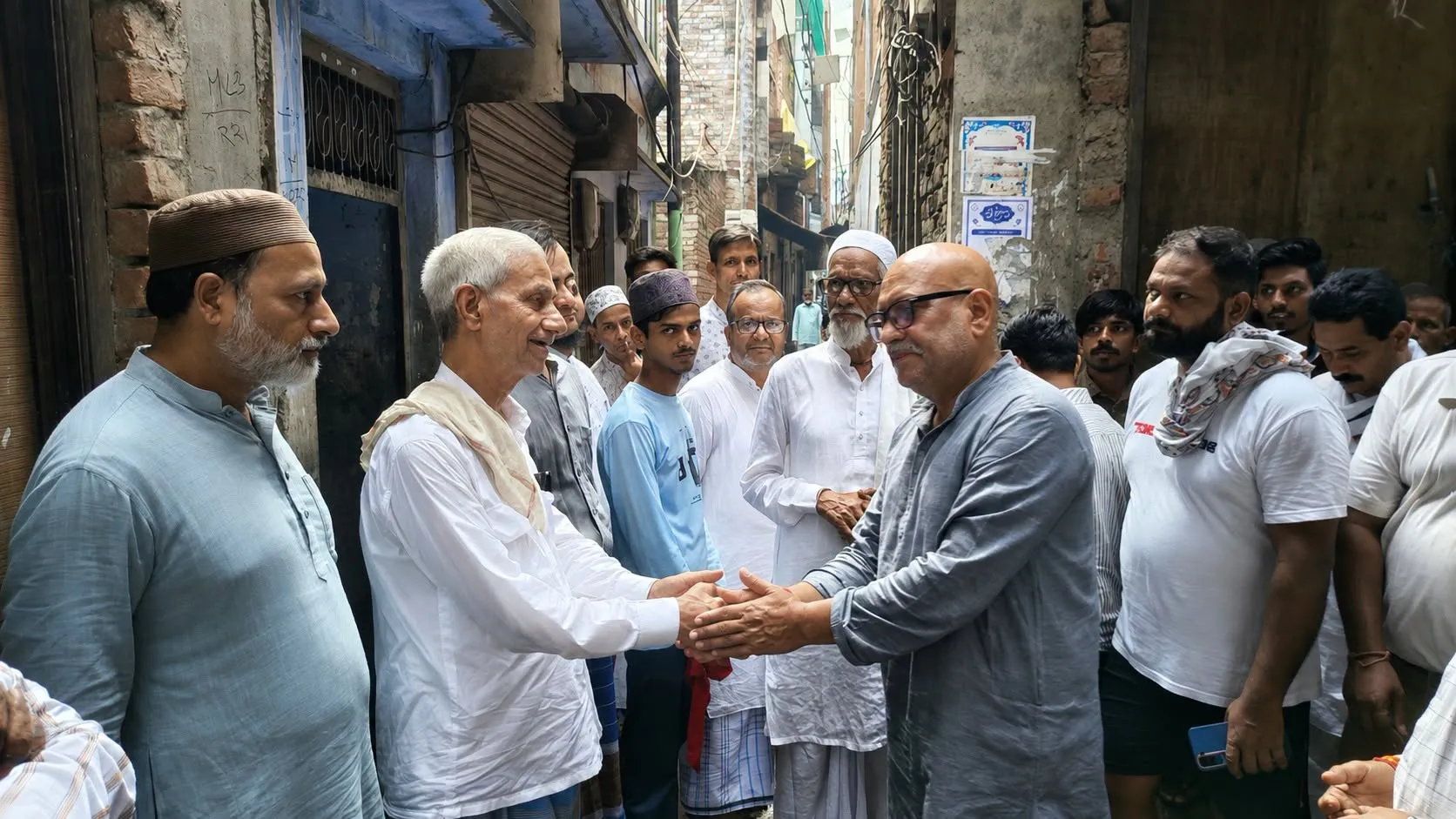 वाराणसी के सिगरा थाना क्षेत्र अंतर्गत लल्लापुरा (काजीपुर खुर्द) में बारावफात पर्व की सजावट के दौरान करंट