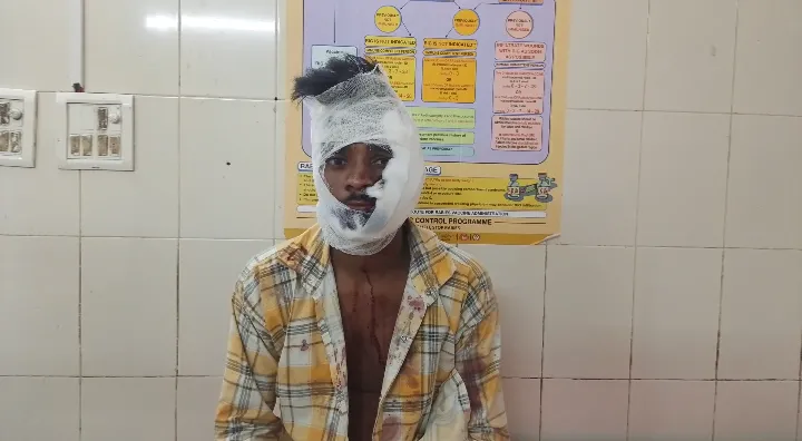 कुल्हाड़ी से युवक पर हमला, छह लोगों पर मारपीट का आरोप