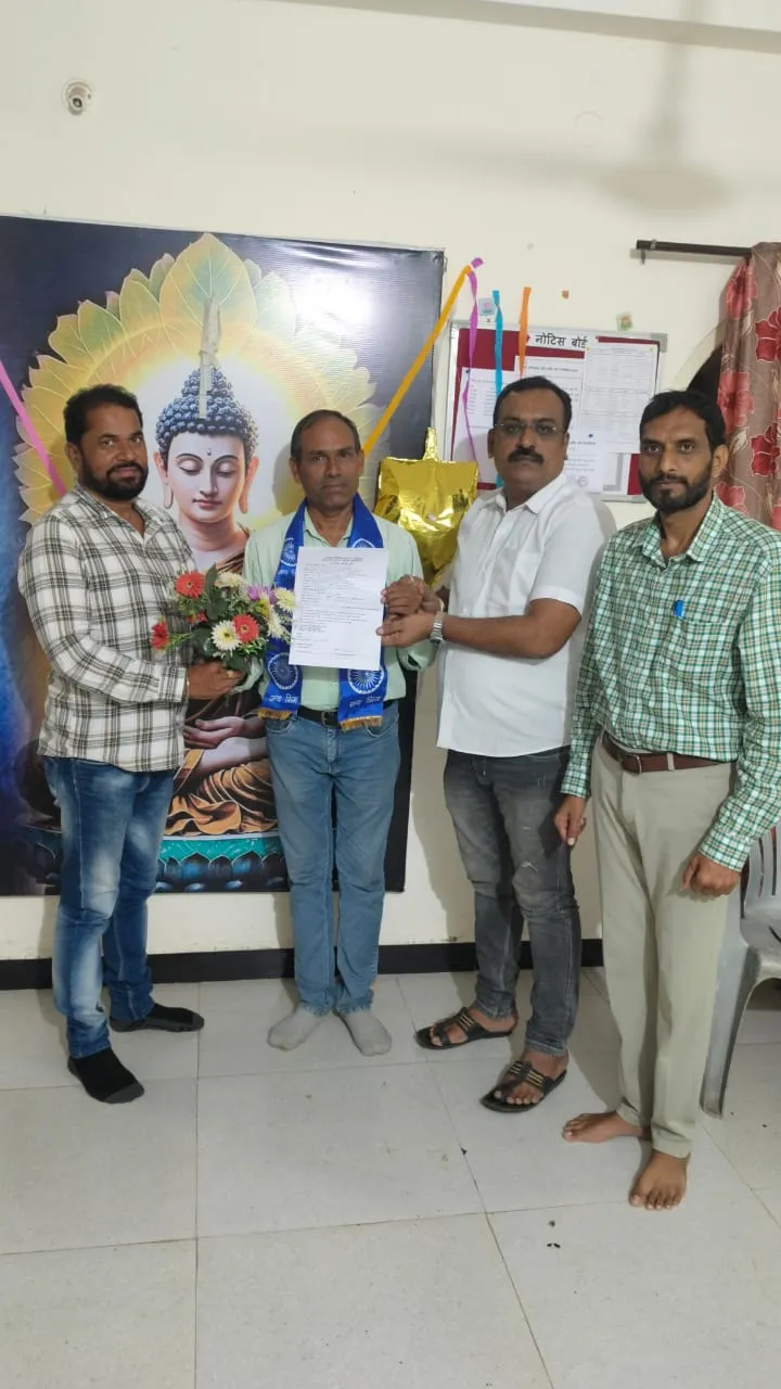 सेवानिवृत्त एस.टी. महामंडळ कर्मचारी उमरावजी नारनवरे यांचा समता सैनिक दलात प्रवेश