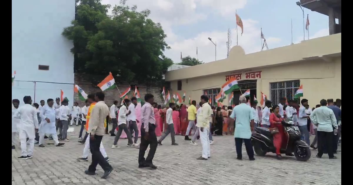 भारतीय जनता पार्टी ओबरा मण्डल के तत्वाधान में निकाली गई तिरंगा यात्रा, गूंजा भारत माता की जय का जयघोष