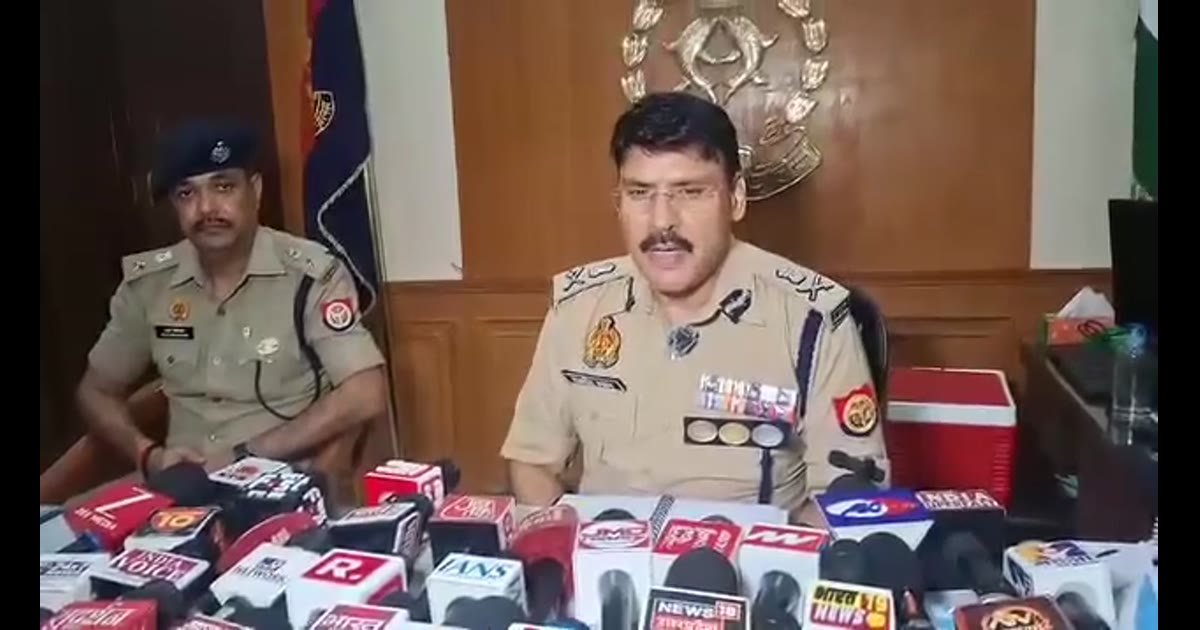नगर निगम में अवैध वसूली, डराने-पर कानपुर पुलिस की कार्रवाई